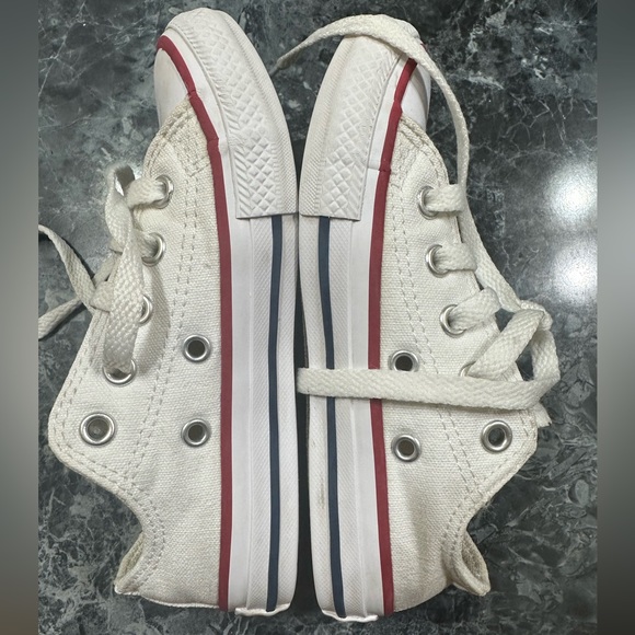 Converse VGUC a little over 8 inches.   Could be boys or girl - Picture 2 of 6